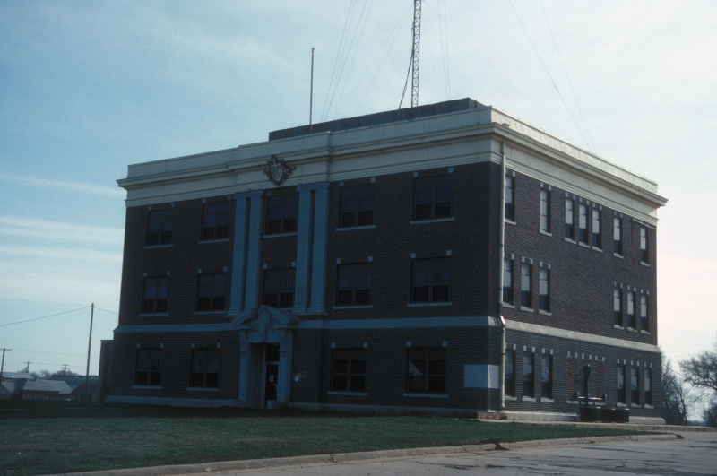 File:HARPER COUNTY COURTHOUSE.jpg